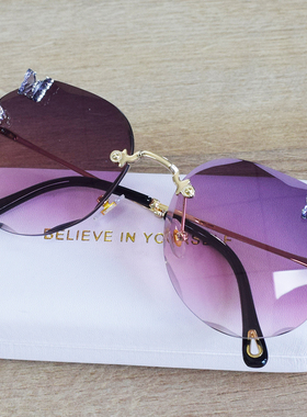 琪妍无边框镶钻蝴蝶花朵太阳镜