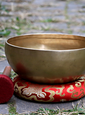 尼泊尔手工颂钵桑塔钵满月钵西藏佛音碗瑜伽冥想静心乐器音钵铜磬