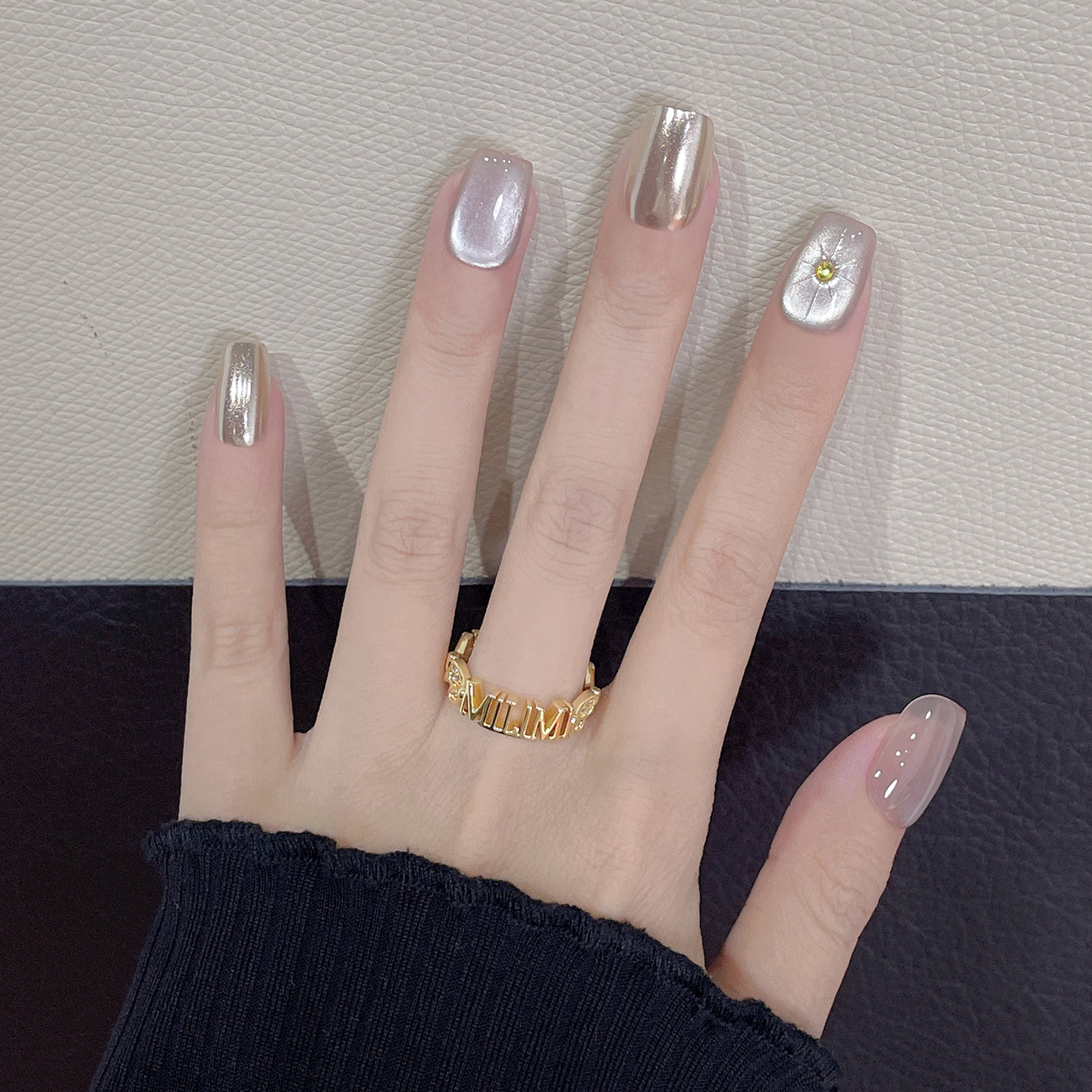 纯手工穿戴美甲贴片2026新款显白香槟猫眼高级感短款指甲闪亮星尘,淘宝优惠券,粉丝福利购,淘宝优惠卷