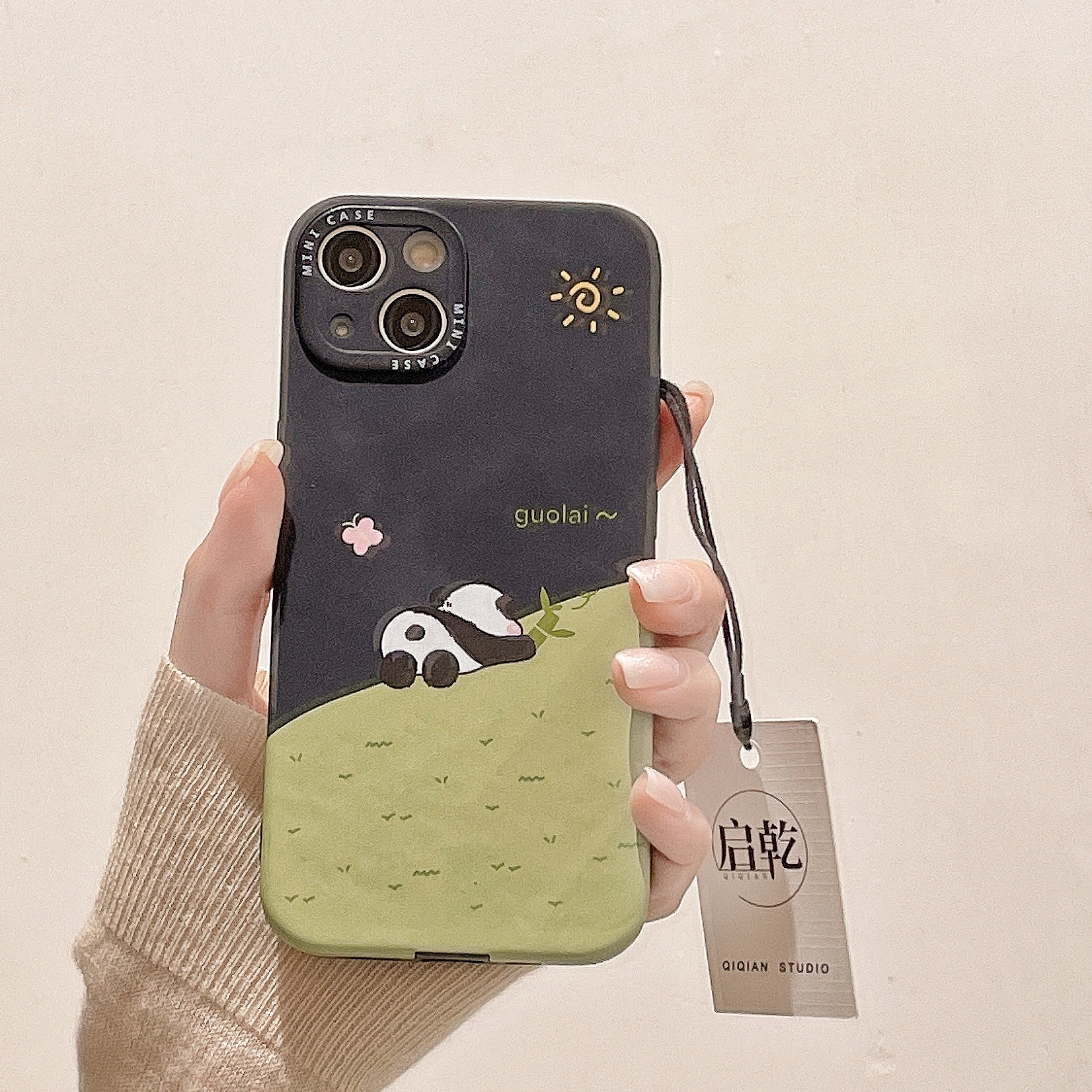 启乾 可爱熊猫竹子iPhone15/14手机壳适用苹果13promax皮质软壳12/11小众趣味卡通绿色新款防摔情侣镜头全包