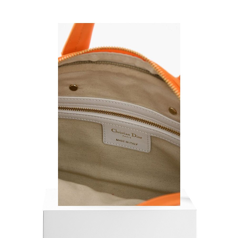  天猫国际探物韩国手拿包