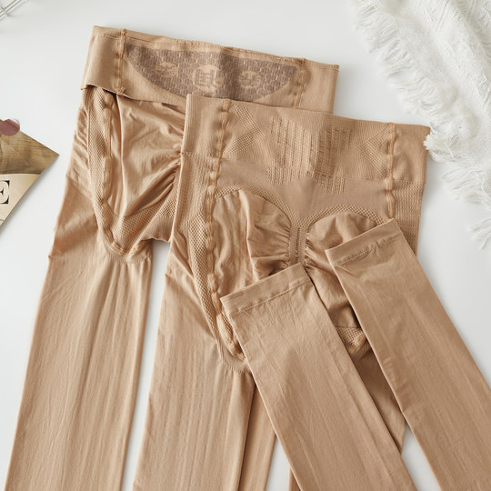 Nine-point leggings worn outside bare legs pantyhose