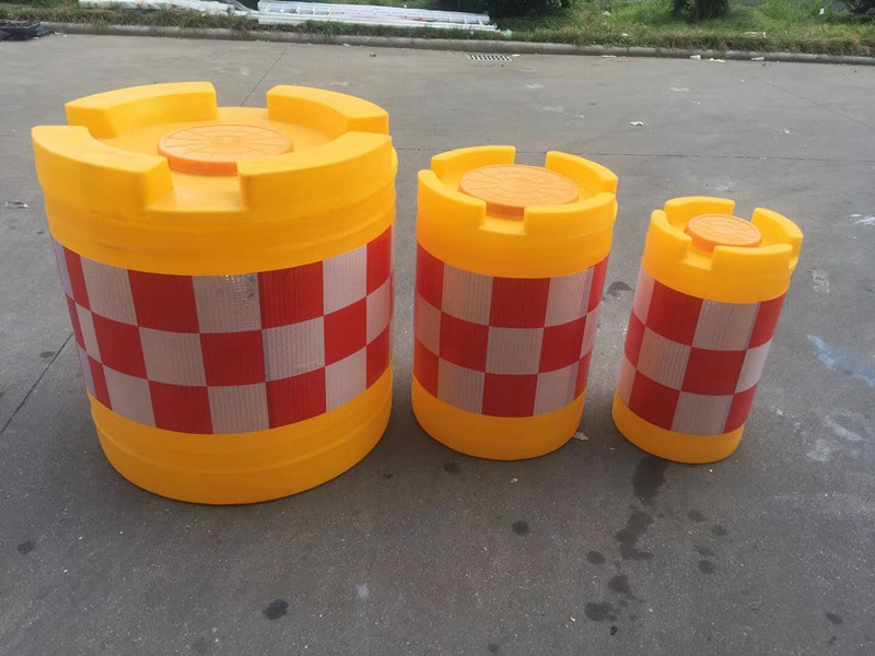 滚塑防撞桶 吹塑道路交通安全警示桶灌水灌沙 玻璃钢防撞桶隔离墩 - 图0