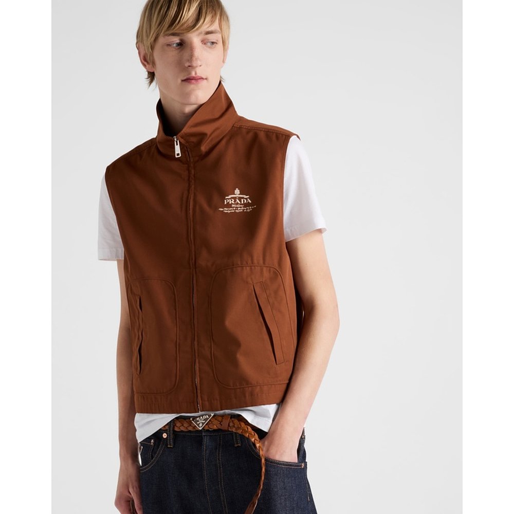 自营欧洲直邮Prada普拉达 男士烟草棕聚酯纤维字母标识马甲棉马甲 - 图2