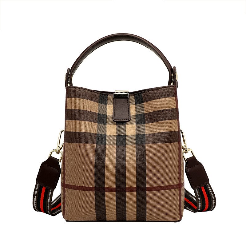 2020新款夏季高级感斜跨小ck水桶包 bgk女士包袋