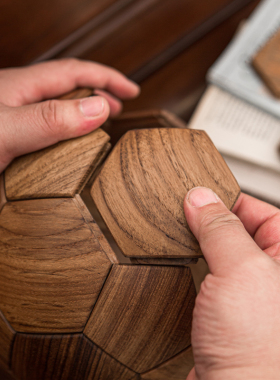 鲁班榫卯实木足球创意摆件手工