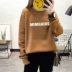 Áo len nữ mùa thu đông 2018 mới nhung dày rộng kích thước lớn của phụ nữ tròn cổ áo thun in chữ nữ - Áo len áo khoác len cardigan nữ Áo len