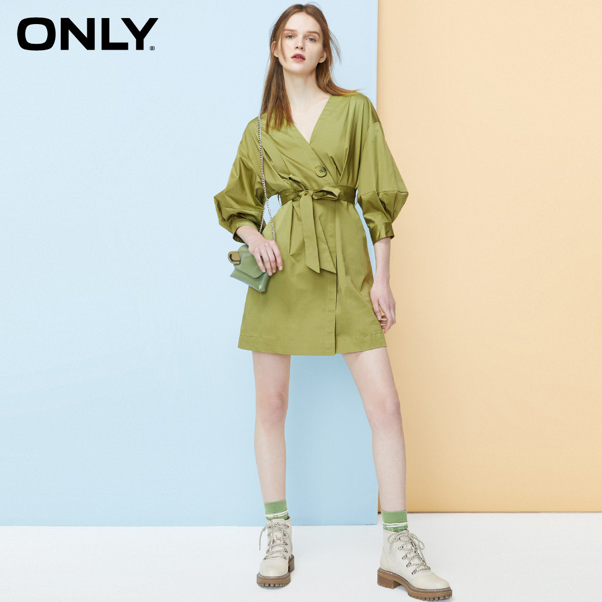 only奥莱冬季新款v领短款风连衣裙 ONLYoutlets店连衣裙