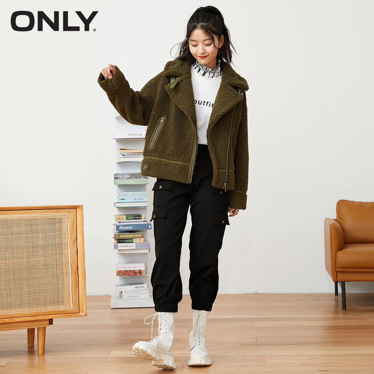 only2021冬季新款短款仿羊羔绒棉服 ONLYoutlets店棉衣/棉服