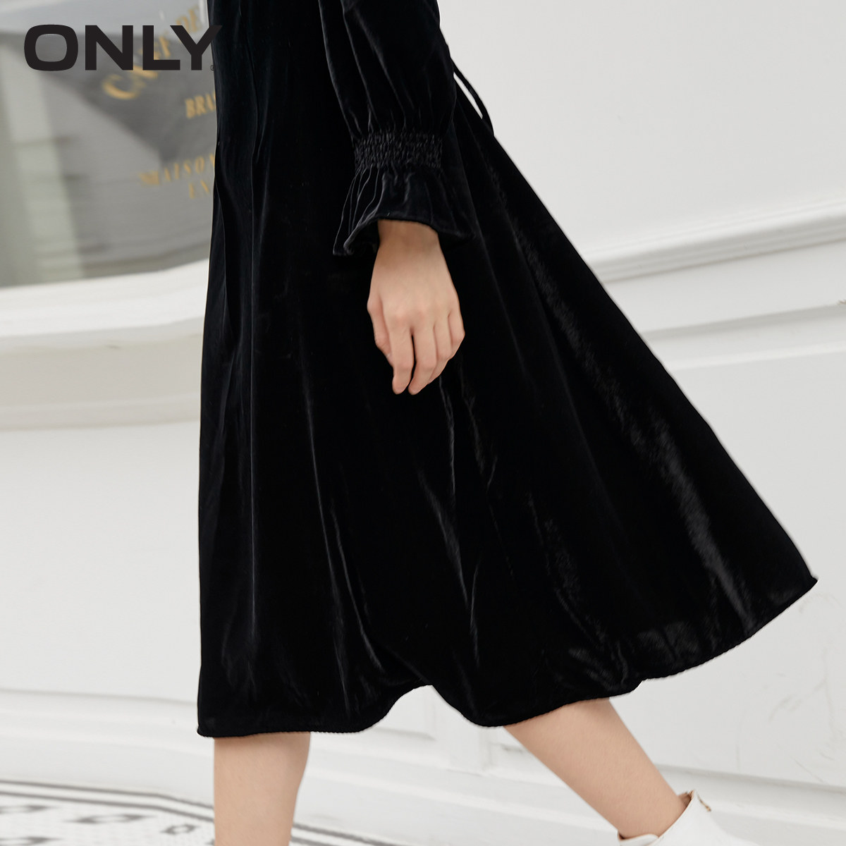 only奥莱秋季v领绒面气质连衣裙 ONLYoutlets店连衣裙