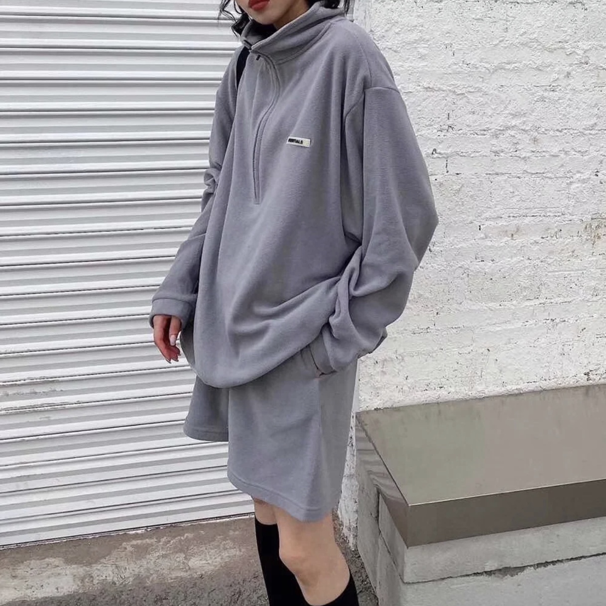 潮牌皮标字母男女宽松高街休闲抽绳摇粒绒短裤 复线 FOG Essentials 潮牌皮标字母男女宽松高街休闲抽绳摇粒绒短裤 复线 FOG Essentials