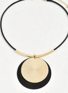 Personalized Unique Design Large Round Vintage Flower Pendan
