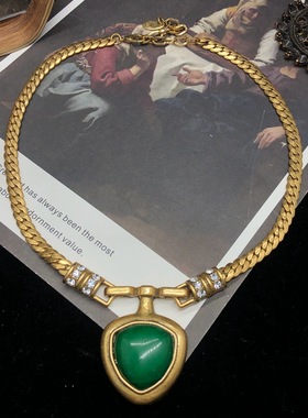 青岛饰品镀做旧金三角造型红色绿