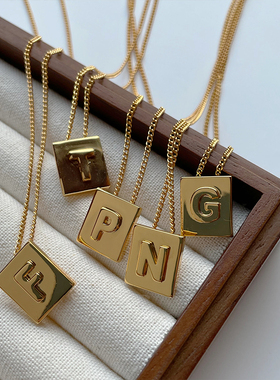 黄铜镀真金26英文字母方牌项链