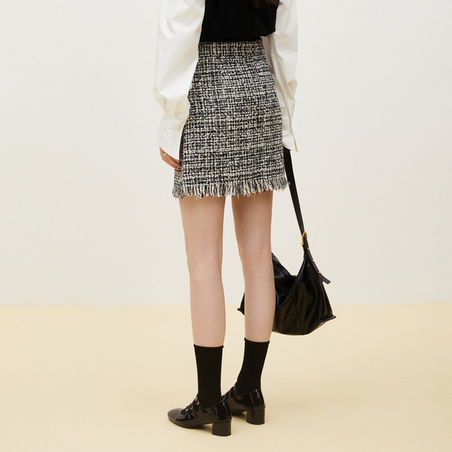 XG Snow Song Contrast Color Pocket Splicing Wool Skirt 2024 Winter New Style Tassel Edge High Waist A-Line Skirt for Women