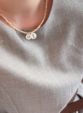 小众轻奢天然贝壳串珠字母项链女高级感气质简约颈链锁骨链配饰品