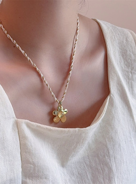 博主同款金属花朵吊坠项链女混色手工编织绳复古高级感锁骨链颈链