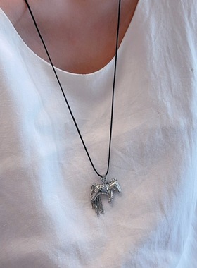 抽拉绳个性金属小马驹流苏项链独特小众设计感长款锁骨链颈链配饰
