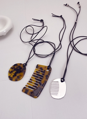 玳瑁色醋酸豹纹梳子吊坠项链女韩国ins风锁骨链轻奢高级感毛衣链