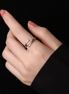 钛钢不掉色！双t缠绕女百搭戒指