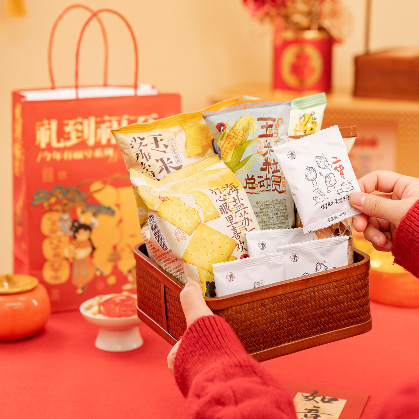 【年货节零食礼包】茶颜悦色面包丁碧根果新年送礼休闲零食大礼包,淘宝优惠券,粉丝福利购,淘宝优惠卷