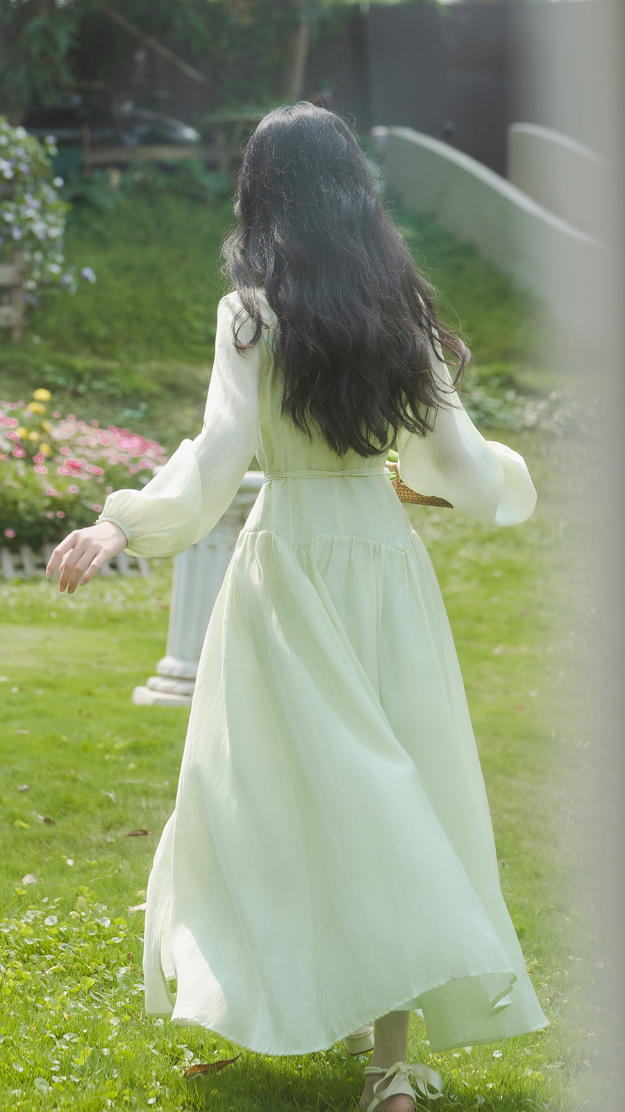 法式超仙气质v领空气感轻纱连衣裙女夏季欧式田园风果绿色长裙子 - 图3