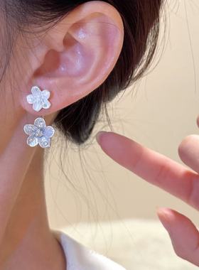 秋冬饰品马年本命年锁骨链轻奢高级感花朵吊坠小鹿手链蝴蝶结项链