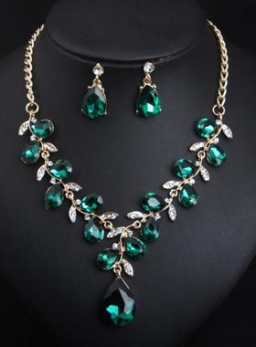 样板间衣帽间首饰项链耳环戒指衣柜陈列梳妆台软装家居装饰品摆件