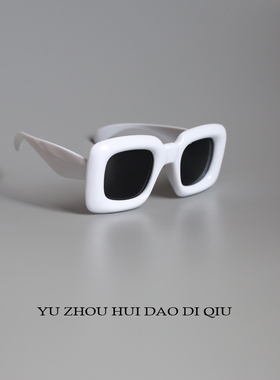 无聊了戴上厚框搞怪墨镜！