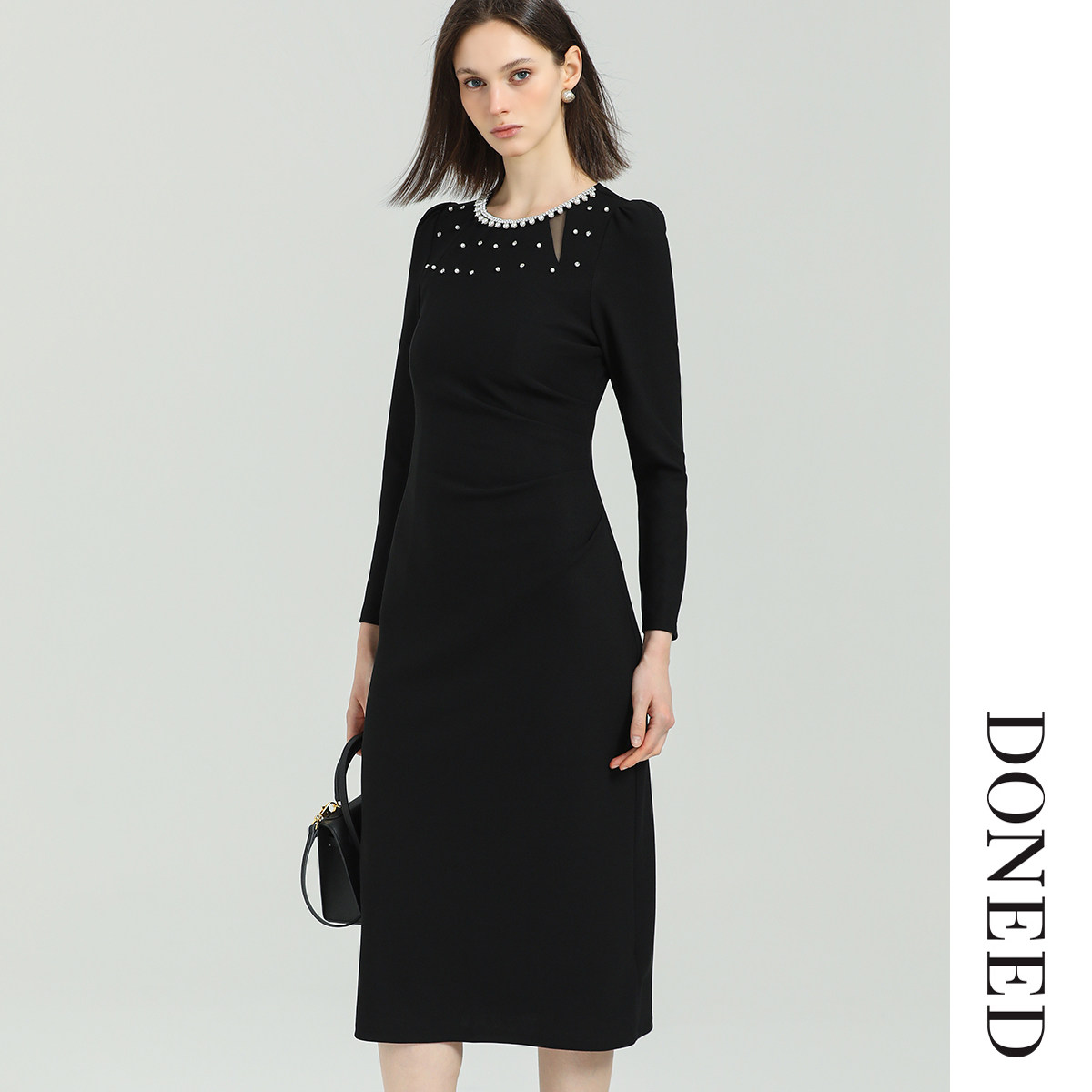 DONEED秋冬款时尚优雅钉珠圆领网纱镂空设计感2025针织连衣裙女,淘宝优惠券,粉丝福利购,淘宝优惠卷