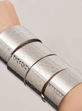 欧美夸张几何纹理宽面开口手镯不