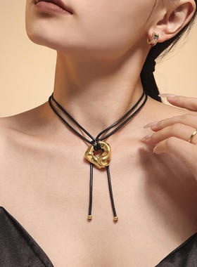 饰品新款皮绳可调节项链重工曲面设计钛钢镀18k金女奢华高端首饰