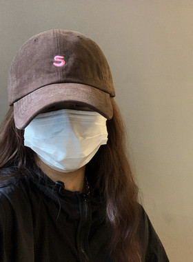 韩国简约s字母软顶鸭舌帽女时尚百搭显脸小棒球帽情侣遮脸帽子男