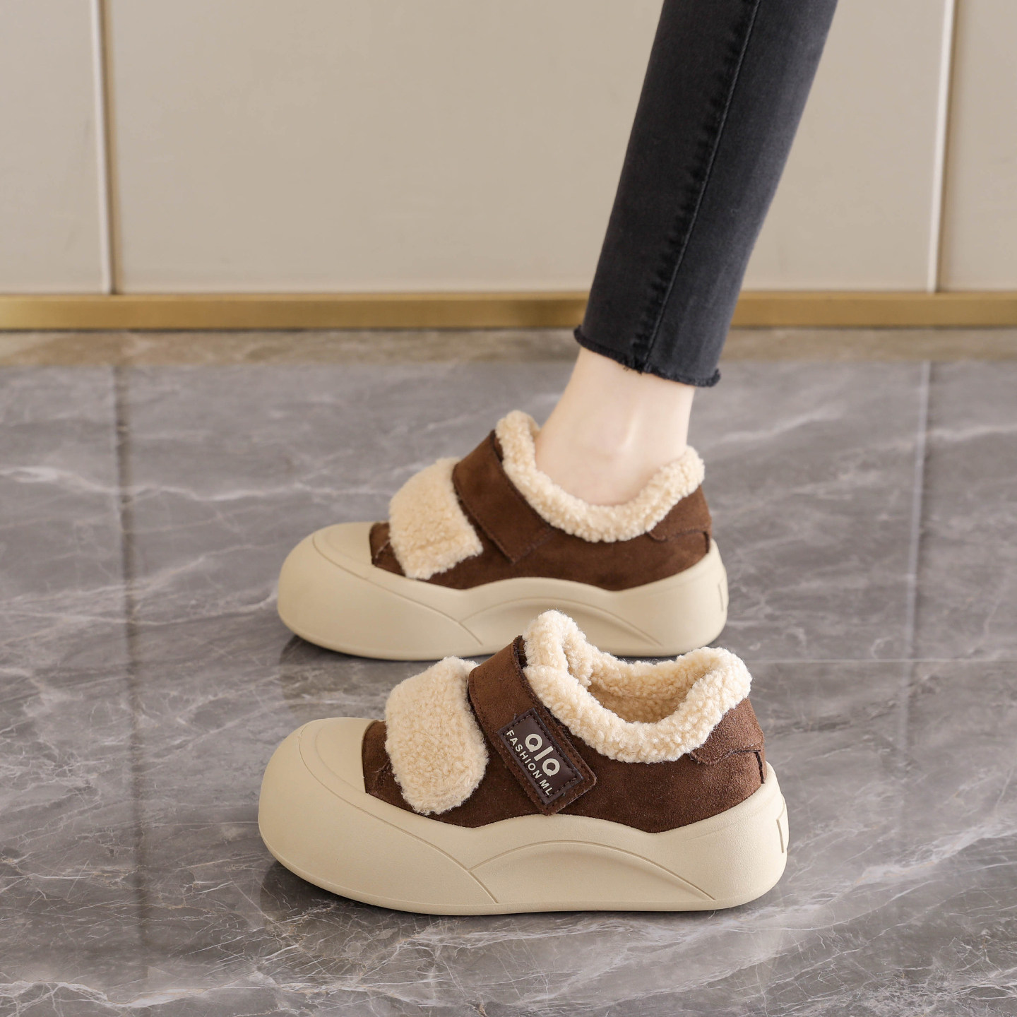 踩屎感毛毛棉鞋女2025新款冬季加绒保暖魔术贴厚底面包板鞋小码34 - 图0