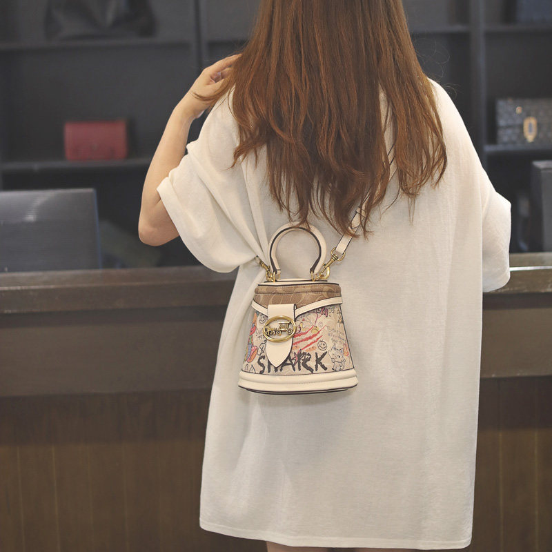 水桶女2022年新款高级轻奢小包包 名雅娜女士包袋