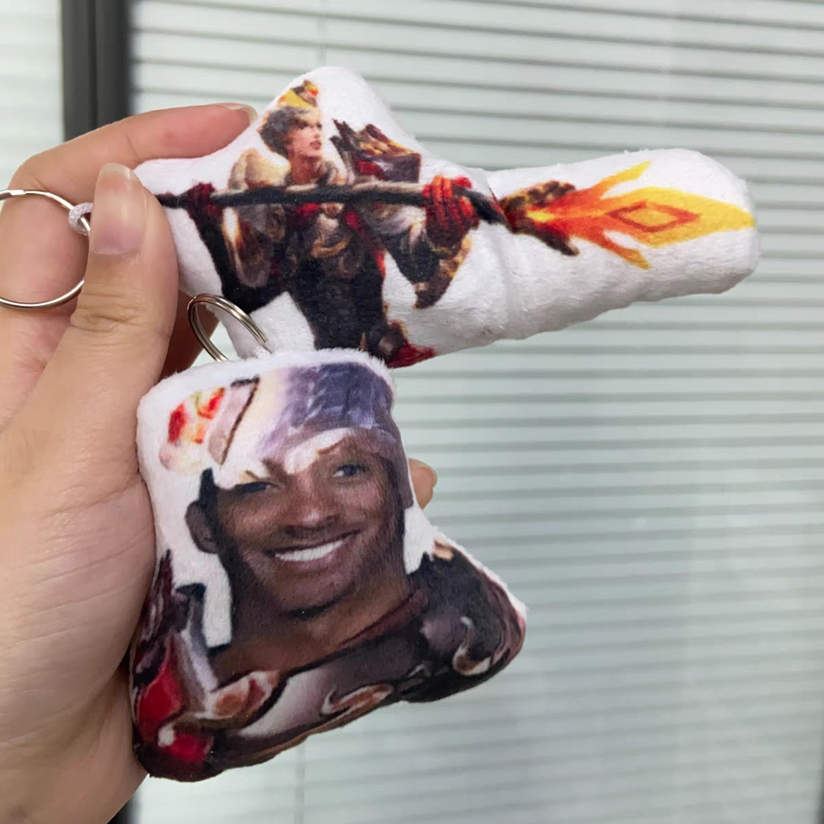 王者荣耀玩偶王者荣耀牢戬开语音挂件杨戬牢九门发声玩偶毛绒钥匙扣搞笑玩具