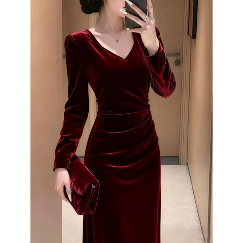 大码女装酒红色丝绒连衣裙女秋冬高级感长袖气质修身显瘦包臀长裙 - 图2