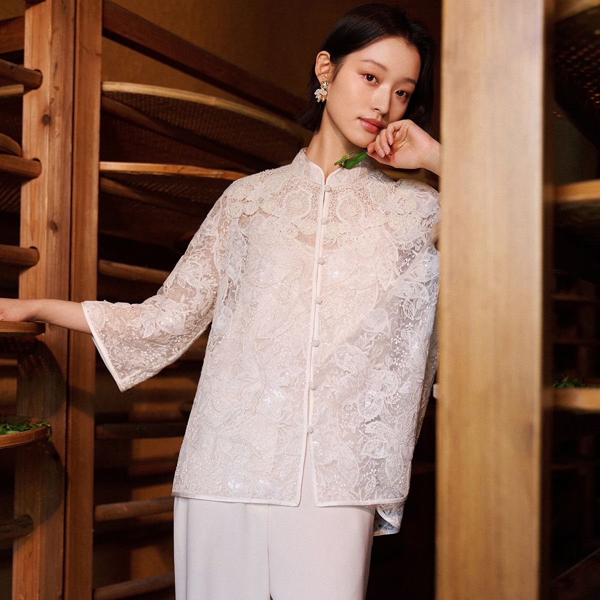 VGRASS维格娜丝夏季新款水溶镂空绣落肩新中式盘扣气质女士外套,淘宝优惠券,粉丝福利购,淘宝优惠卷