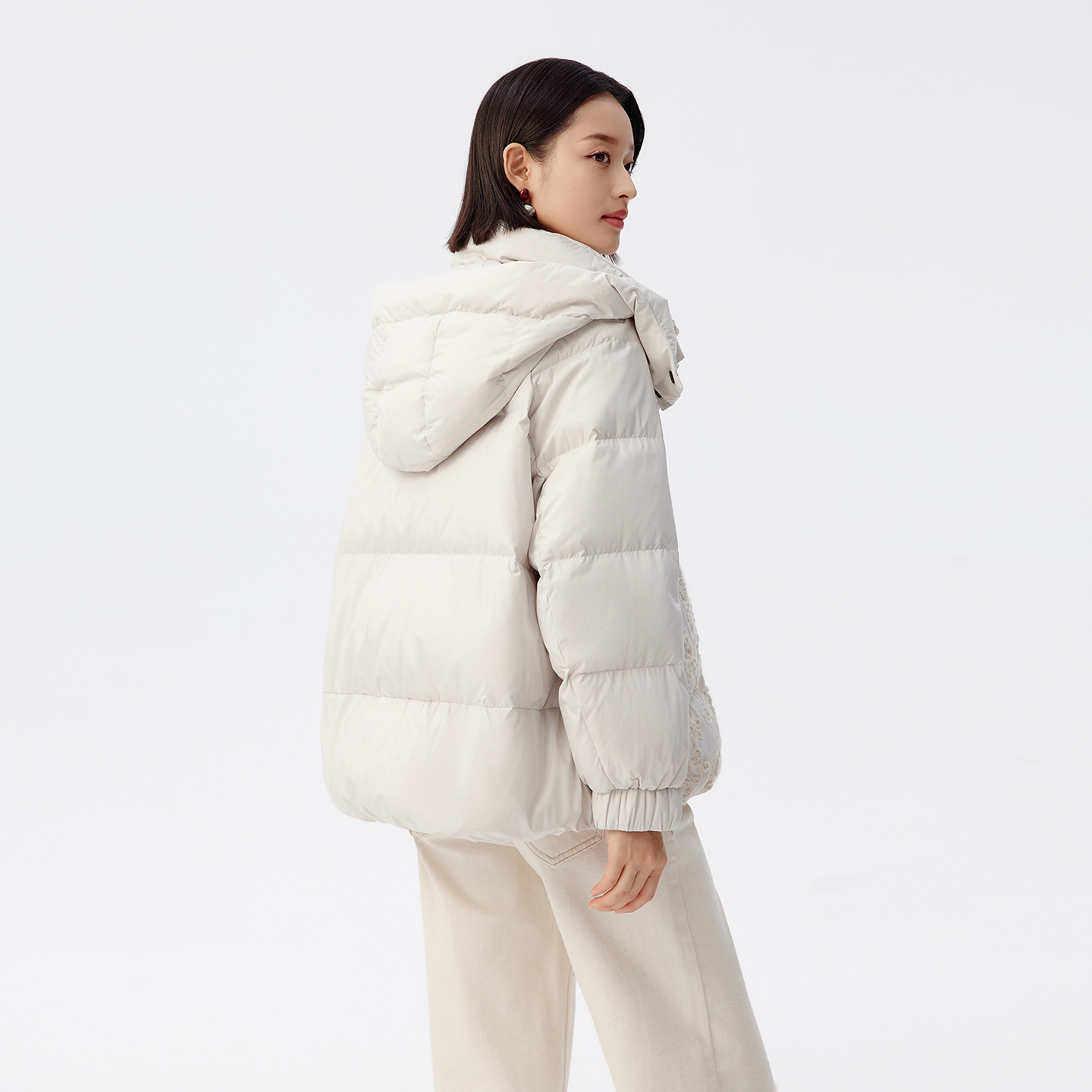 VGRASS维格娜丝冬季新款蕾丝刺绣90鹅绒羽绒服VSY1P4613C - 图2