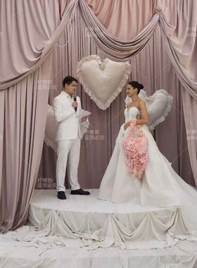 情人节木耳边爱心抱枕橱窗摆件