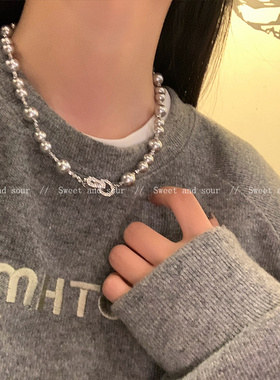 高级感灰色仿珍珠项链小众设计感高级气质锁骨链女夏甜酷百搭颈链