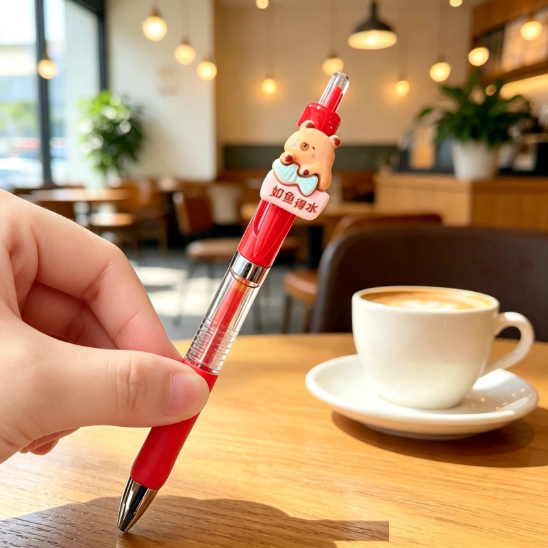 The special red pen for teachers to correct homework is quick-drying and smooth