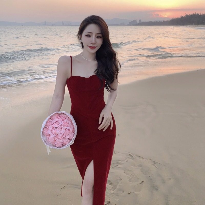 港风复古红色丝绒吊带秋冬连衣裙 欧汐沫连衣裙