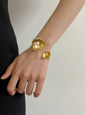 日系CoopKoop欧美 ins风金属不规则肌理感荷叶造型珍珠手镯小众