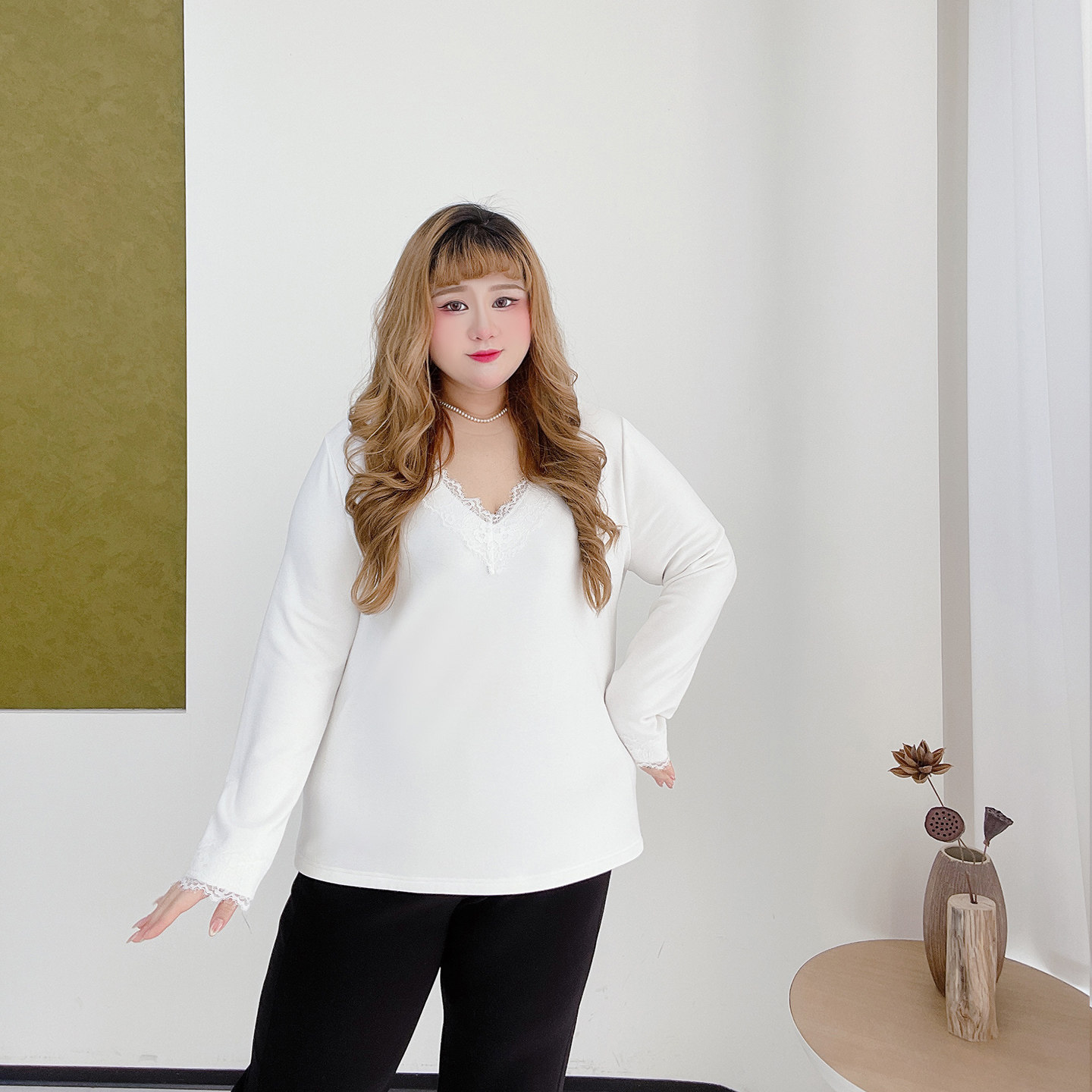 加绒V领蕾丝拼接胖莹莹大码女装200斤胖mm休闲打底衫宽松长袖T恤,淘宝优惠券,粉丝福利购,淘宝优惠卷