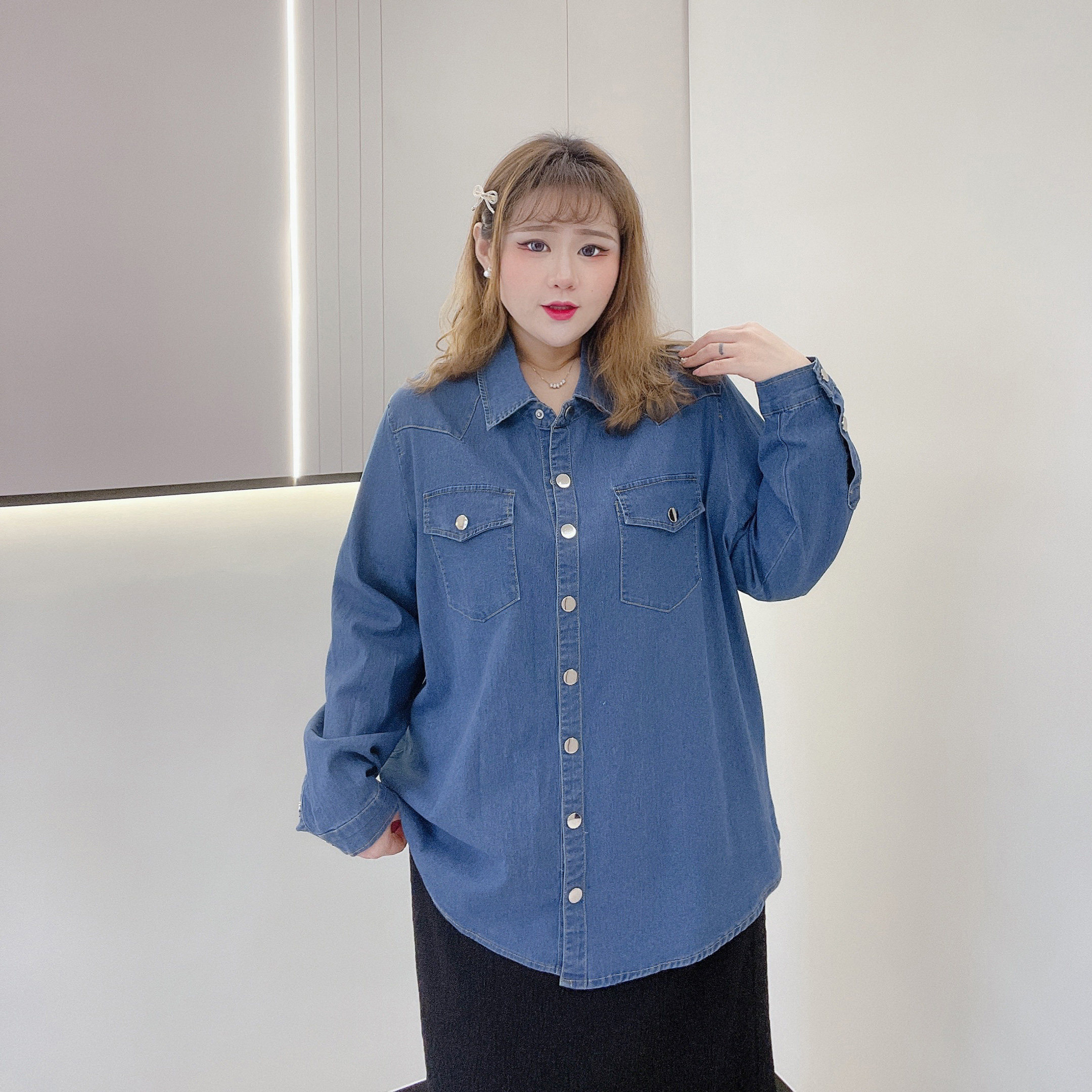 300斤胖莹莹特大码纯色简约百搭休闲时髦叠穿遮肉牛仔衬衫上衣,淘宝优惠券,粉丝福利购,淘宝优惠卷