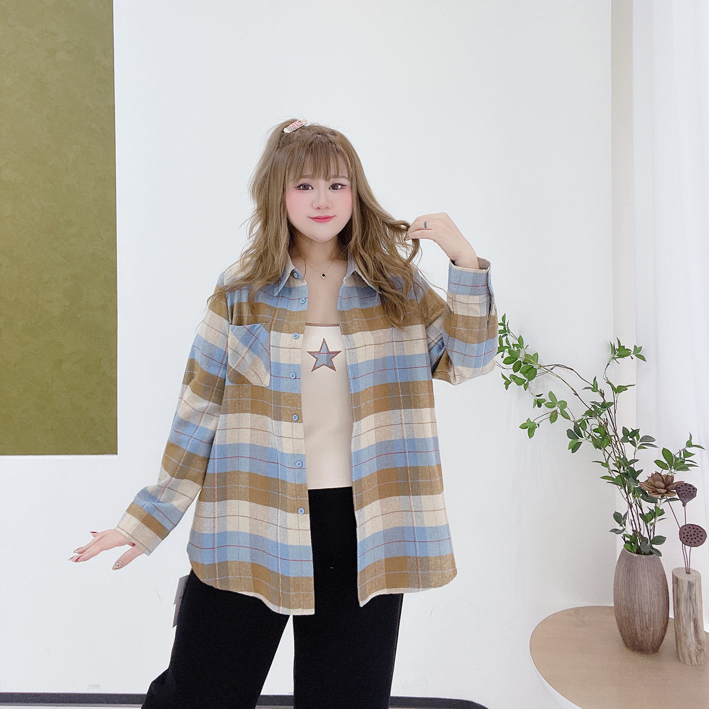 复古千禧风胖莹莹大码女装秋款韩系少女感格纹慵懒风吊带衬衫套装 - 图2