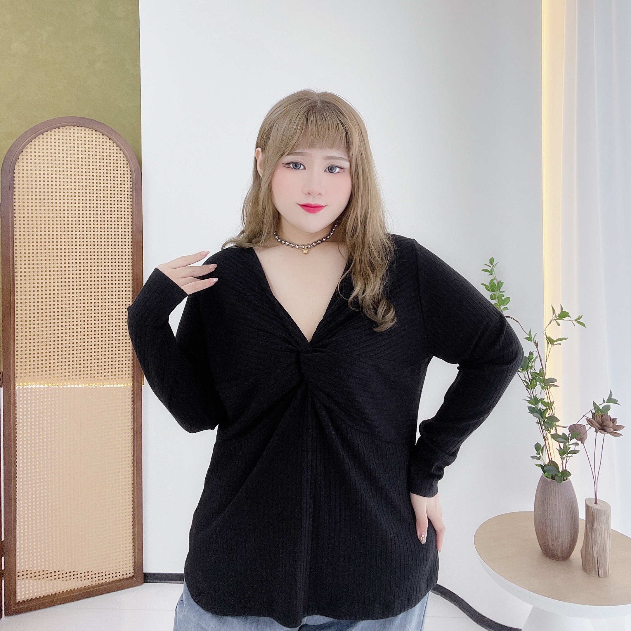 2025秋胖MM修身弹力V领性感胖莹莹大码女装设计感针织上衣打底衫,淘宝优惠券,粉丝福利购,淘宝优惠卷