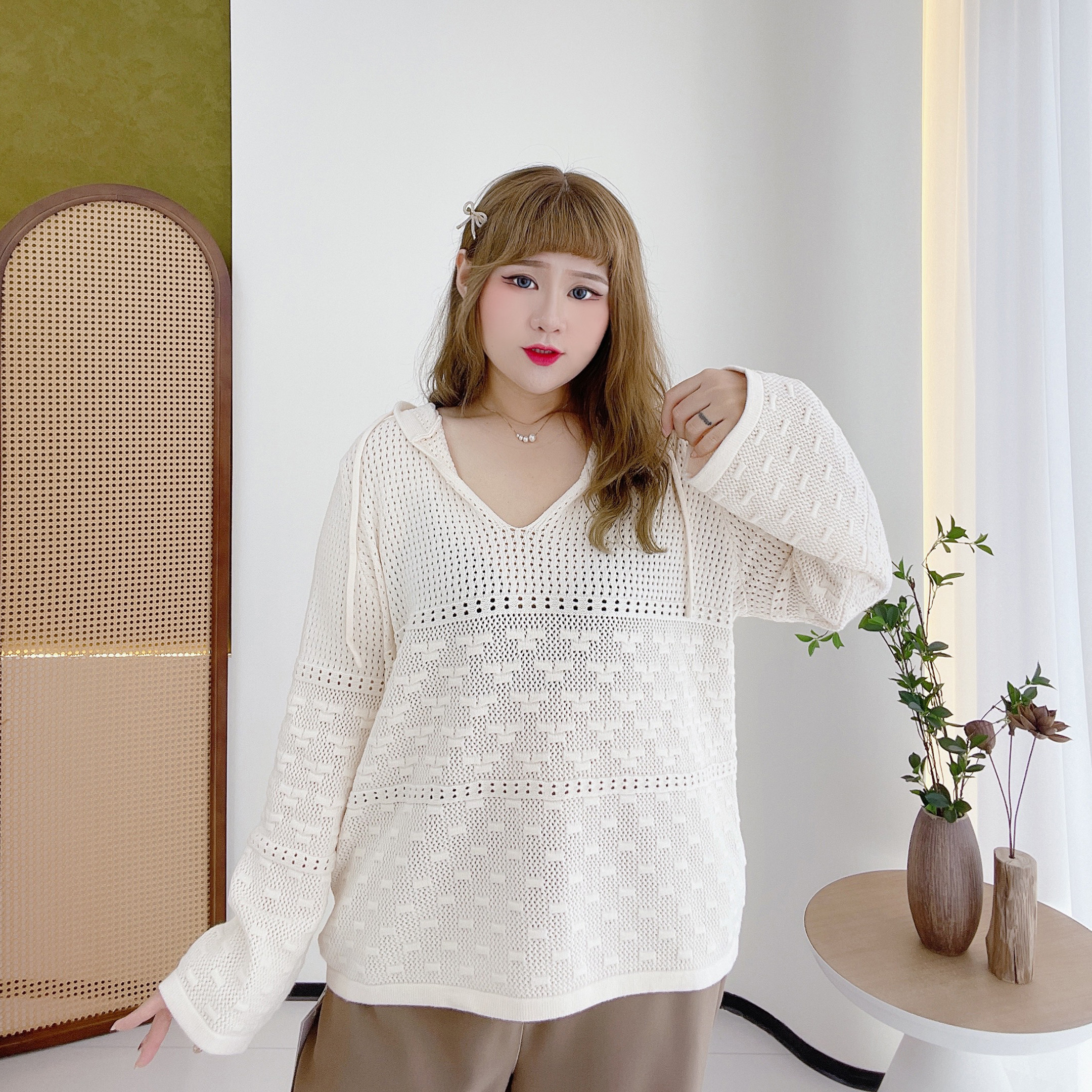 2025秋款胖mm减龄慵懒风简约镂空V领连帽宽松遮肉显瘦针织衫上衣,淘宝优惠券,粉丝福利购,淘宝优惠卷