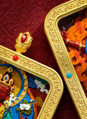 唐卡嘎乌盒藏式五爷绿度母扎基拉母黄财神十二生肖朱砂吊坠